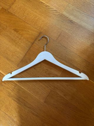 Perchas Madera Blancas