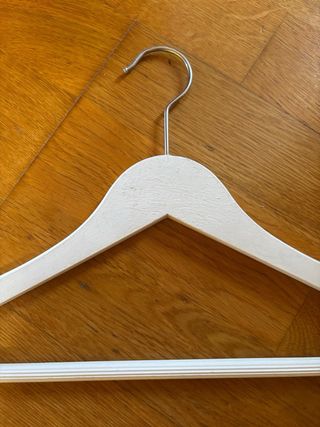 Perchas Madera Blancas