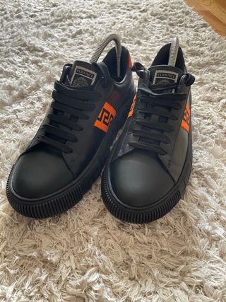 Zapatillas Versace - Negras y naranjas