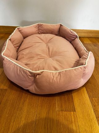 Cama rosa para mascota pequeña, nueva sin usar