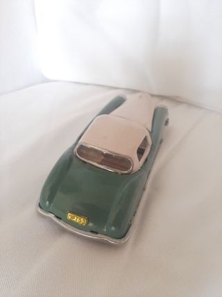 Coche juguete hojalata