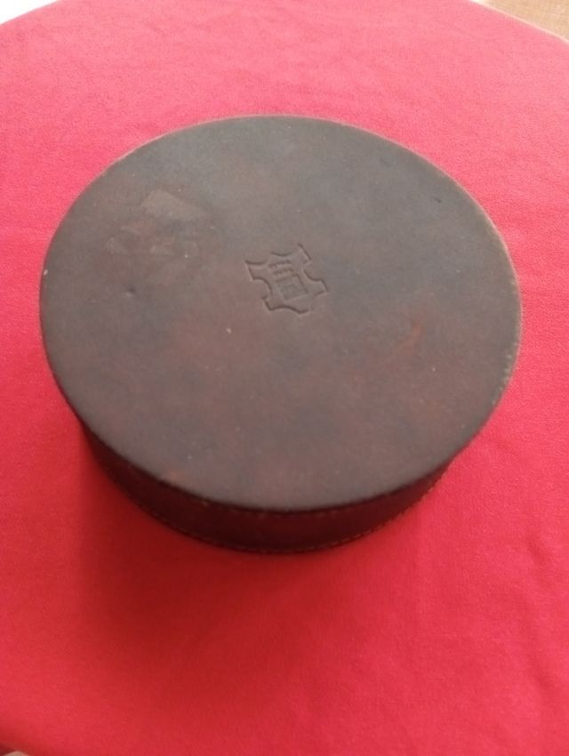 Cofre circular plata de ley, piel