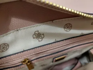 Bolso de piel  rosa  palo. Guess. Original.