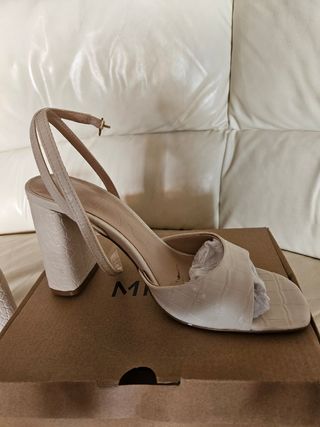 Sandalias Mango beige tacón