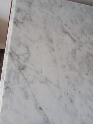 Cómoda antigua de madera y mármol