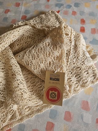 Colcha beige de encaje