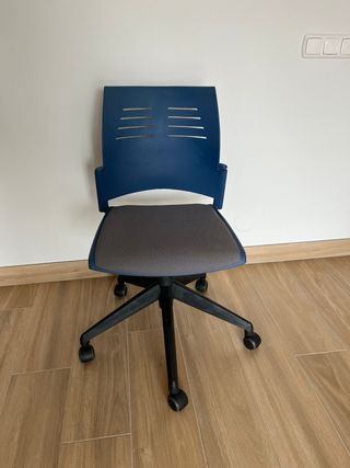 Silla escritorio giratoria azul