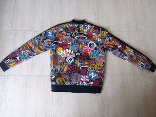 Chaqueta bomber NBA FootLooker multicolor.