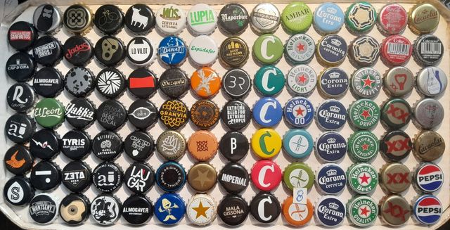 Chapas de cerveza y refrescos