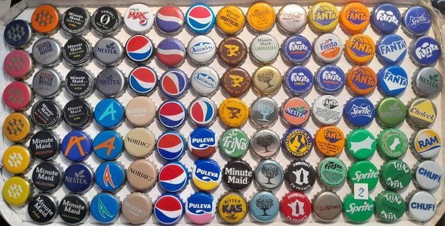Chapas de cerveza y refrescos