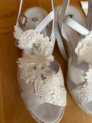 Sandalias blancas mujer cuña