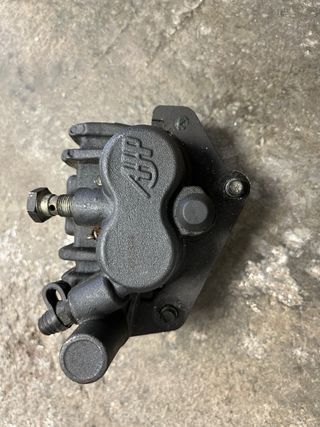 Pinza de freno peugeot satelis con abs