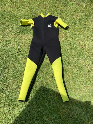 Traje neopreno talla L manga corta