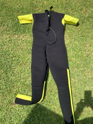 Traje neopreno talla L manga corta