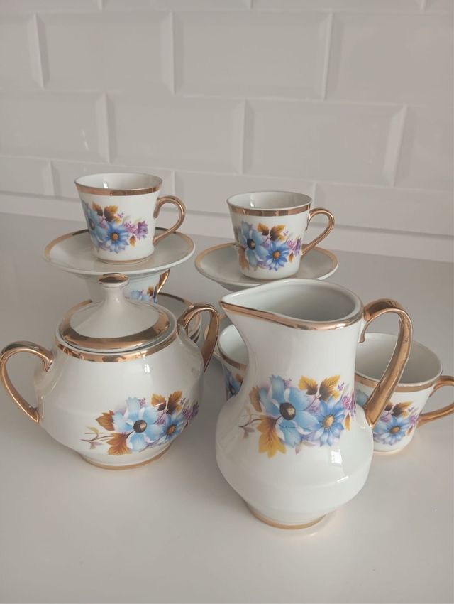 Juego café porcelana blanco con flores azules