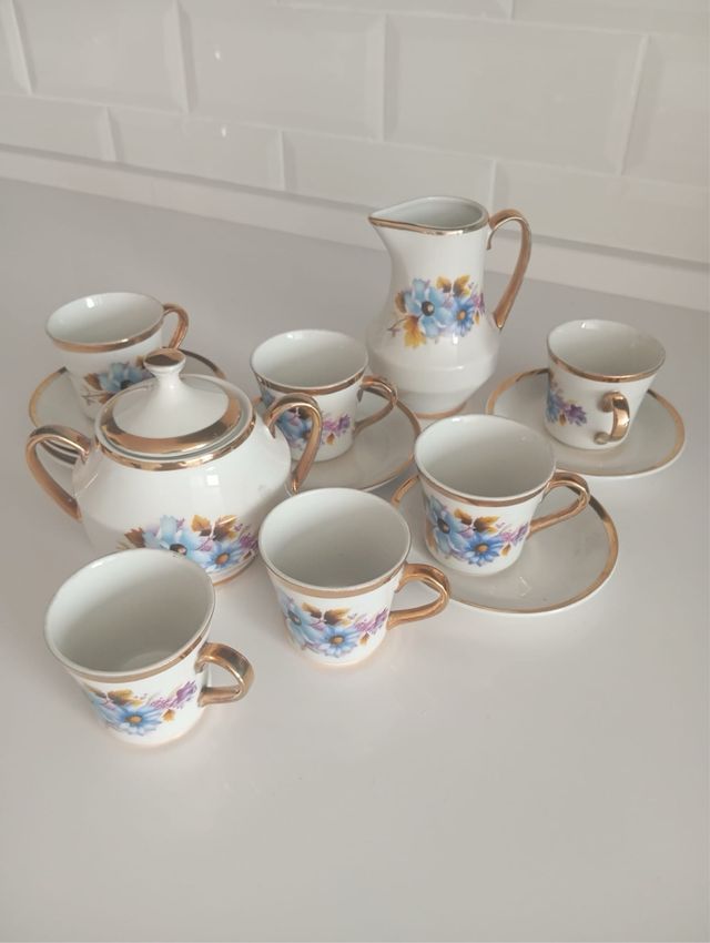 Juego café porcelana blanco con flores azules