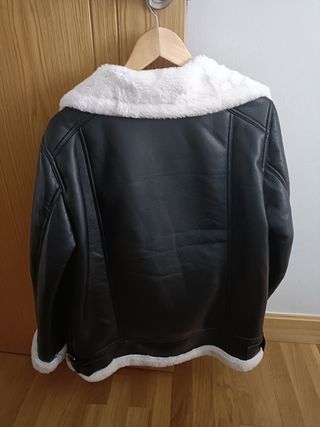 Abrigo Pull&Bear con borreguillo