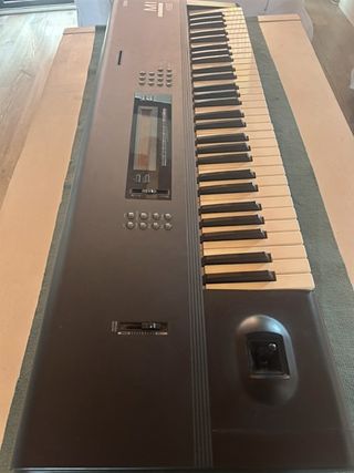 Korg M1: Sintetizador + extras