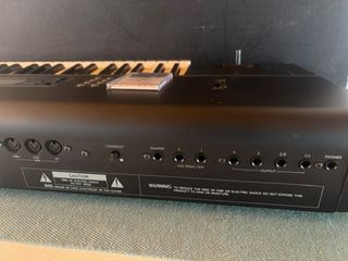 Korg M1: Sintetizador + extras