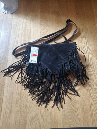 Bolso negro flecos
