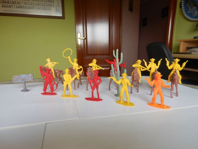 COLECCIÓN DE INDIOS Y VAQUEROS(R0081)