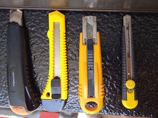 4 cúters corte: Fiskars + 3 amarillos