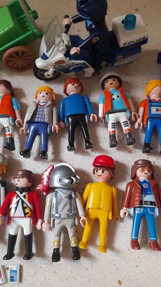Lote Playmobil: 26 figuras + accesorios