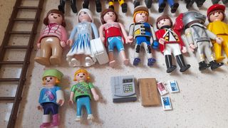 Lote Playmobil: 26 figuras + accesorios
