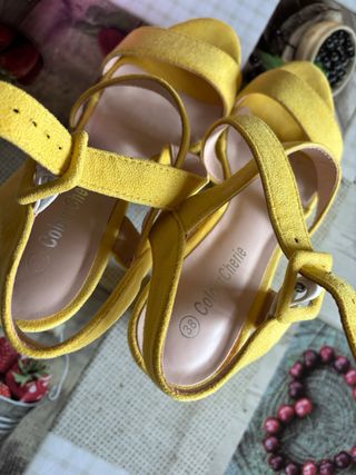 Sandalias amarillas mujer tacón