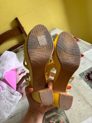 Sandalias amarillas mujer tacón