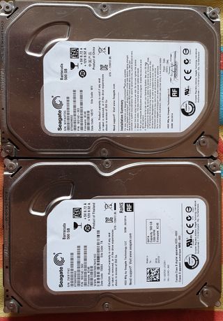 Dos discos duros Seagate Barracuda de 500 GB