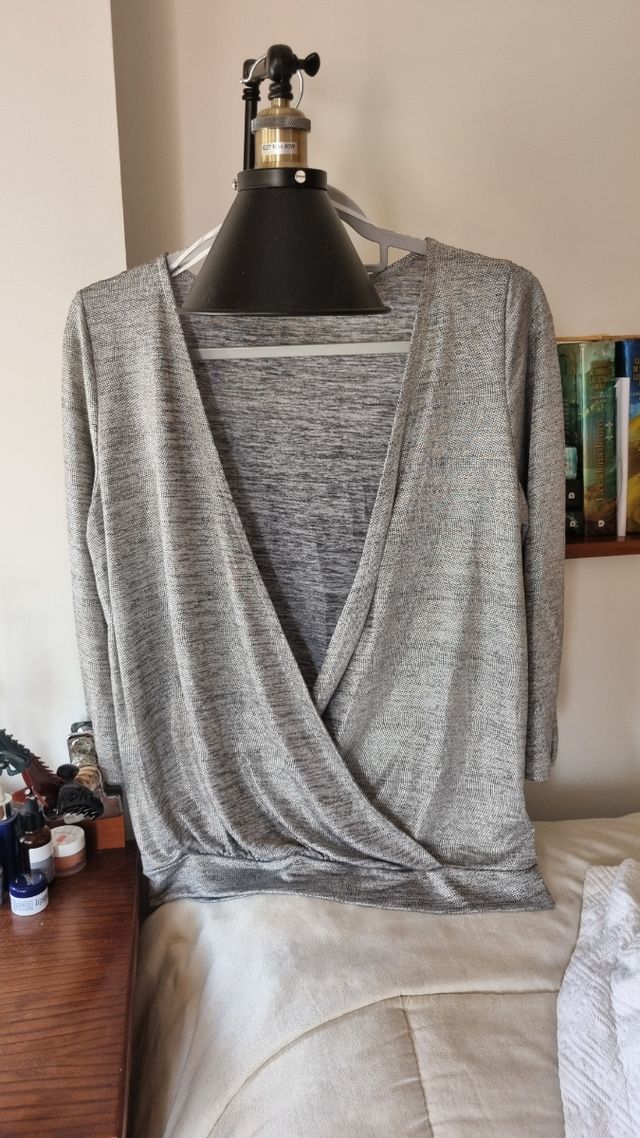 Blusa gris cruzada - talla 6