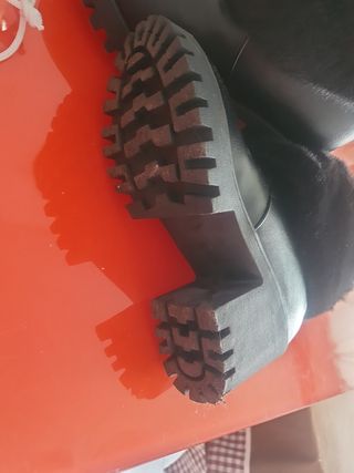 Botines negros pelo sintético