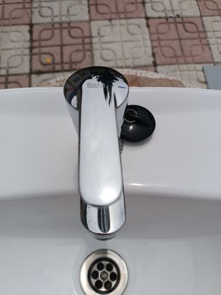 Lavabo Roca con grifo - nuevo