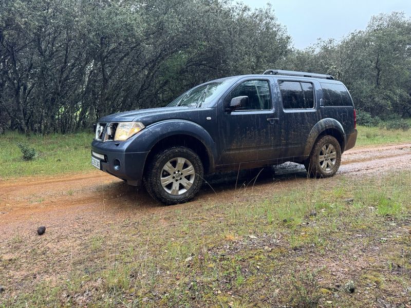 Nissan Pathfinder 2005 - foto 1