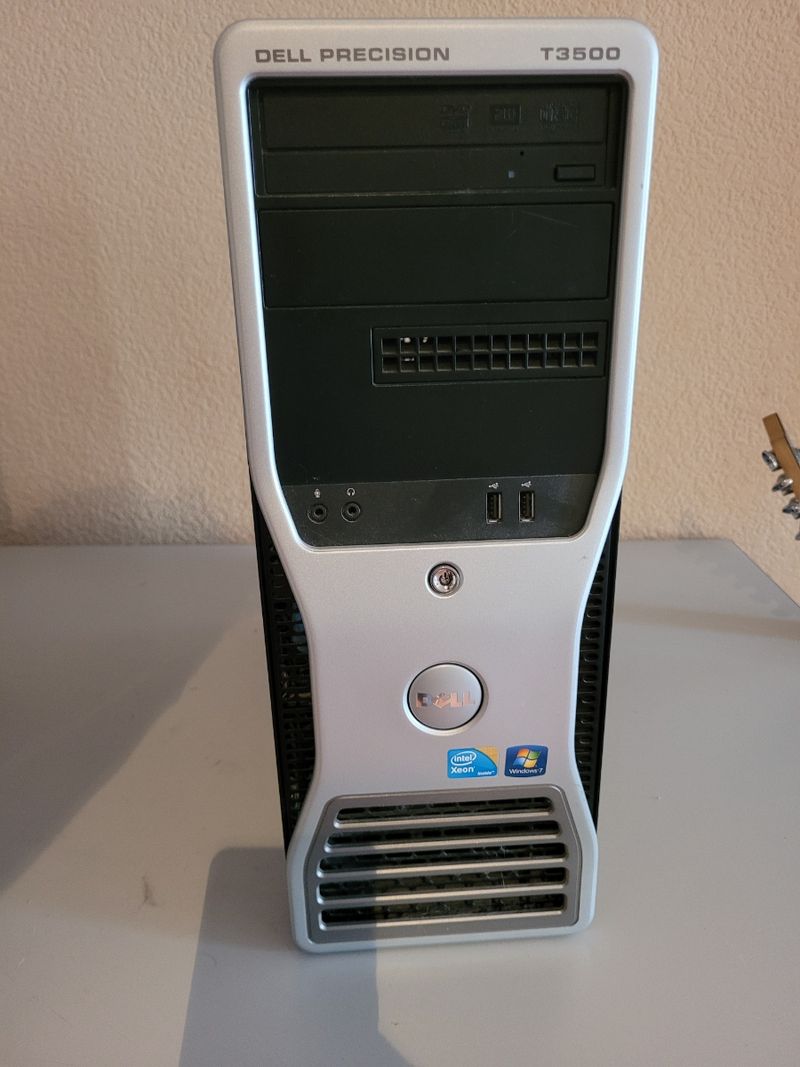Estación de trabajo DELL Precision T3500