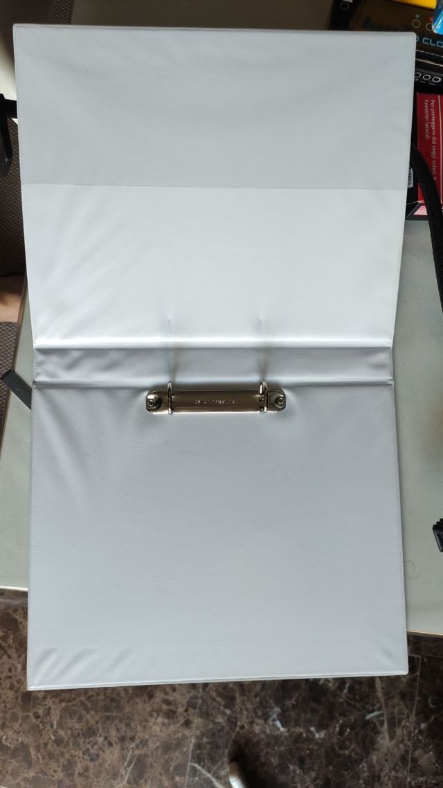 Regalo 3 archivadores de 2 anillas. Elba