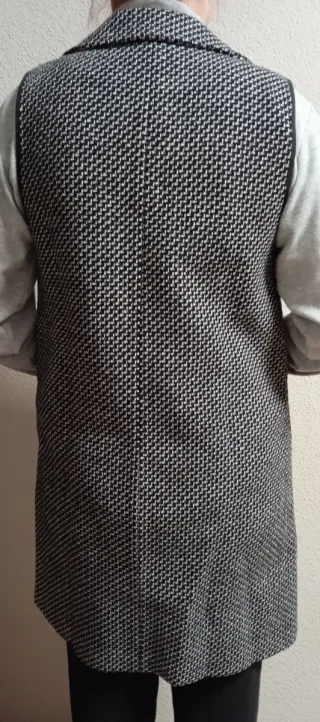 chaleco largo negro y blanco