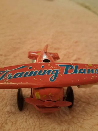 AVION DE ENTRENAMIENTO ROJO DE HOJALATA