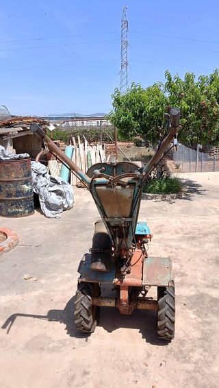 Mula mecánica Gymet 12cv: ruedas y chilenos