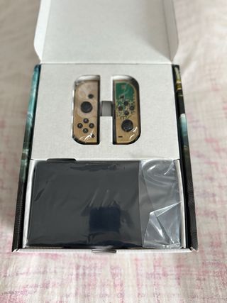 Nintendo Switch OLED Zelda Tears of the Kingdom