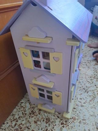 Casita madera muñecas