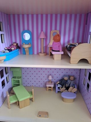 Casita madera muñecas