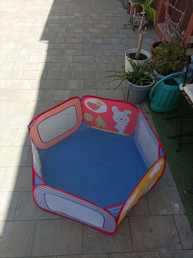 Piscina bolas infantil plegable
(No incluye bolas)