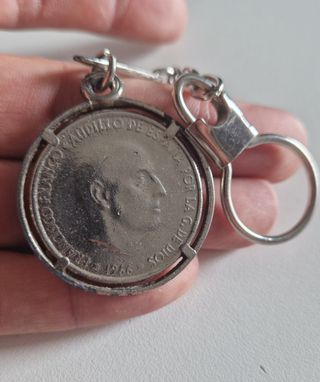 Broche / pin mas Llavero / moneda Franco.