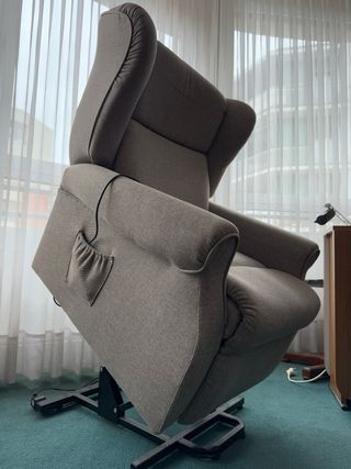 Sofá elevador beige reclinable