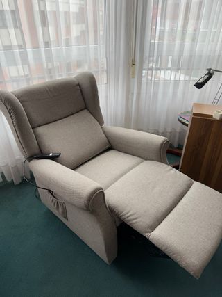 Sofá elevador beige reclinable