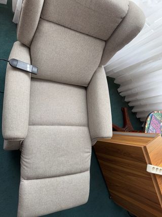 Sofá elevador beige reclinable