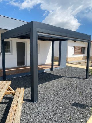 Pérgola metálica a medida