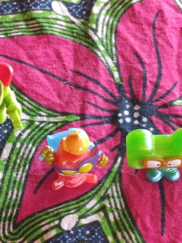 Lote 10 SuperThings: 2metalizados, 8 normales